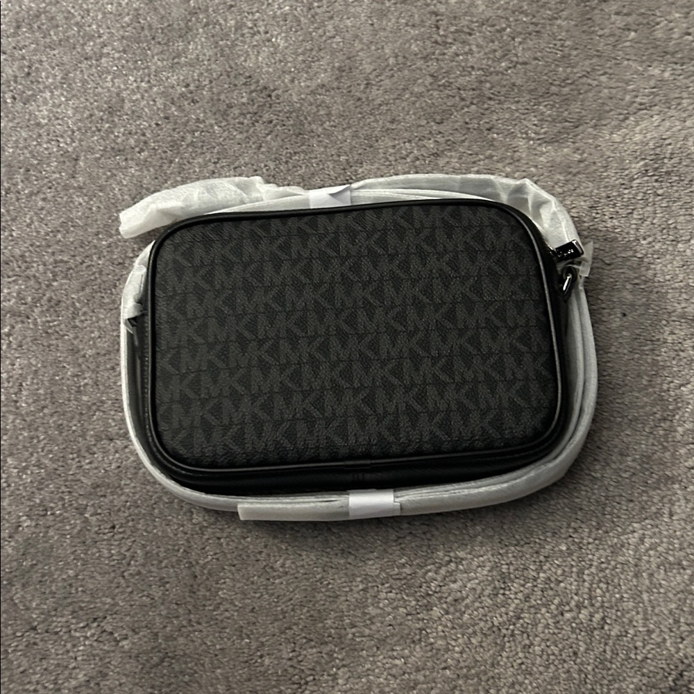Michael Kors small crossbody - Picture 2 of 5